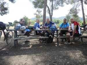 הפסקה בחניון חרבת סעדים בקצה העלייה השניה