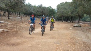 ירידה בתוך שמורת אלוני אבא