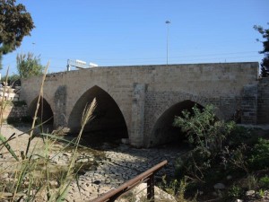 הגשר התורכי שנבנה על יסודות גשר רומי וגשר ממלוכי